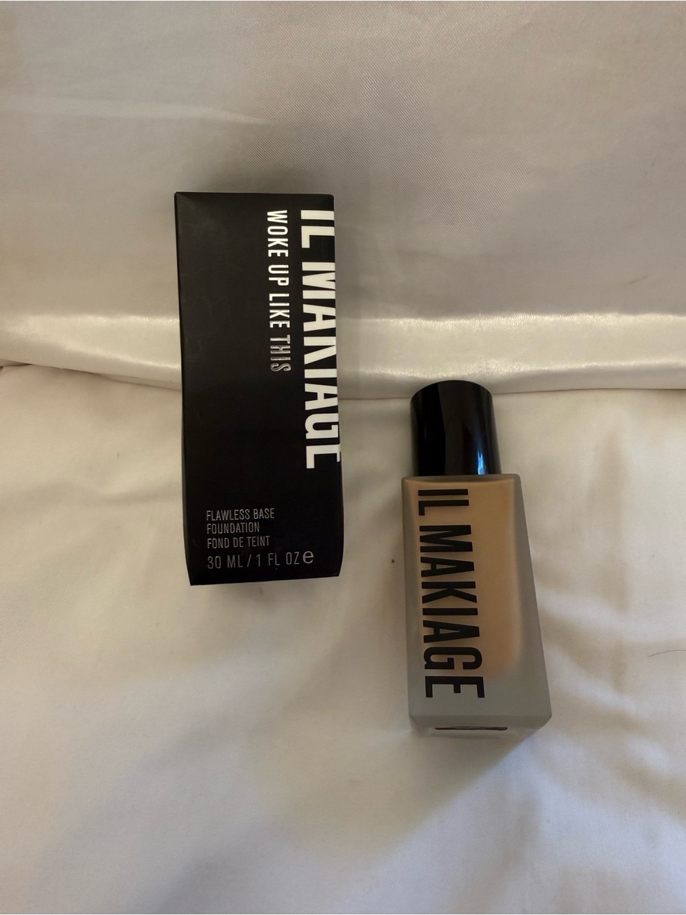 IL MAKIAGE Flawless Base
Foundation - Beige/Tan
#120 NIB
30ML FOUNDATION